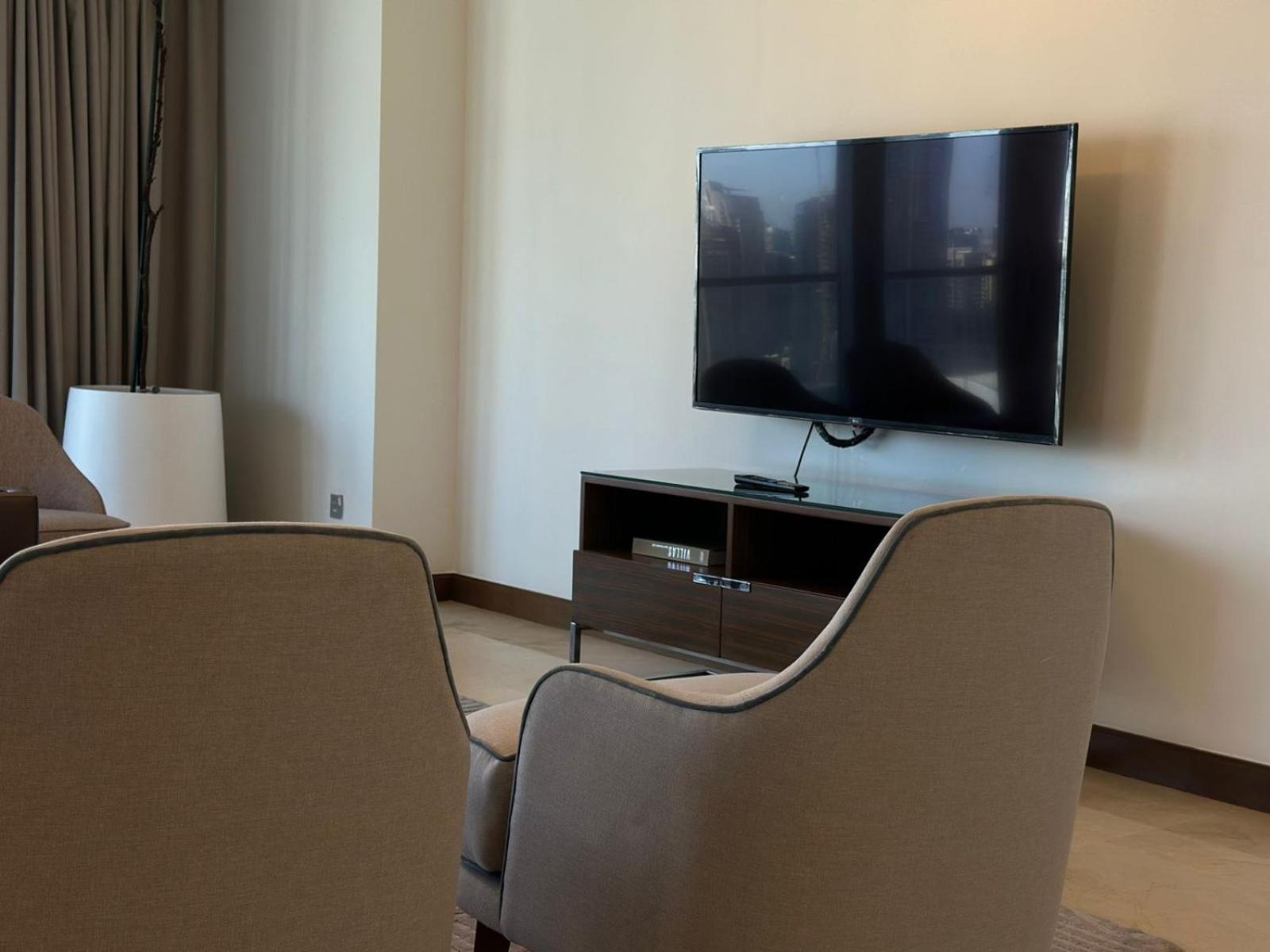 Durrani Homes - Mall Fashion Avenue Apartment *